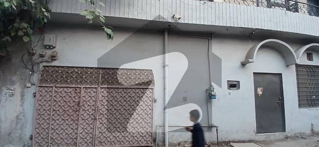 سمن آباد لاہور میں 3 کمروں کا 5 مرلہ بالائی پورشن 45.0 ہزار میں کرایہ پر دستیاب ہے۔