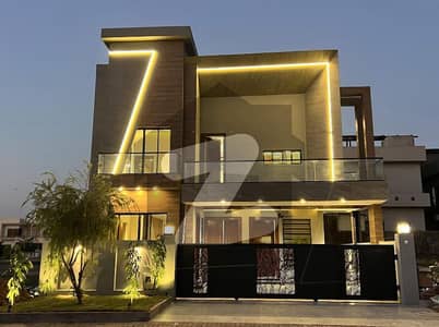 بحریہ ٹاؤن فیز 7 بحریہ ٹاؤن راولپنڈی,راولپنڈی میں 6 کمروں کا 10 مرلہ مکان 4.8 کروڑ میں برائے فروخت۔ بحریہ ٹاؤن فیز 7 بحریہ ٹاؤن راولپنڈی,راولپنڈی میں 6 کمروں کا 10 مرلہ مکان 4.8 کروڑ میں برائے فروخت۔