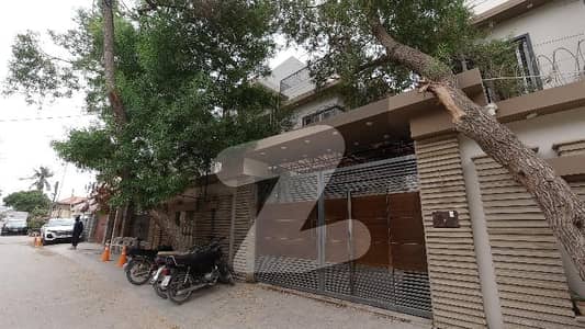 Prime Location PECHS House Sized 250 Square Yards Is Available