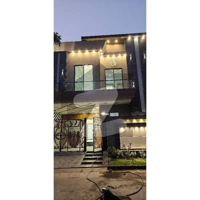 فور سِیزن فیز2 فور سِیزن ہاؤسنگ,فیصل آباد میں 4 کمروں کا 5 مرلہ مکان 2.9 کروڑ میں برائے فروخت۔