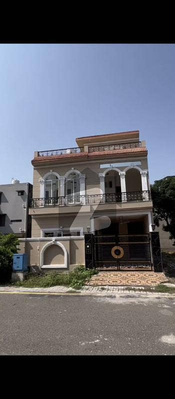 ڈریم گارڈنز ڈیفینس روڈ,لاہور میں 4 کمروں کا 5 مرلہ مکان 1.9 کروڑ میں برائے فروخت۔