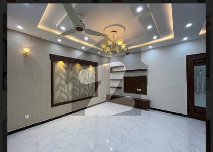 بحریہ ٹاؤن رفیع بلاک بحریہ ٹاؤن سیکٹر ای,بحریہ ٹاؤن,لاہور میں 5 کمروں کا 10 مرلہ مکان 4.4 کروڑ میں برائے فروخت۔