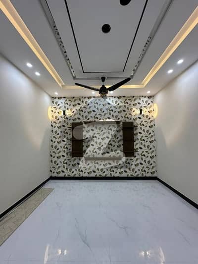 بحریہ ٹاؤن سیکٹر سی بحریہ ٹاؤن,لاہور میں 3 کمروں کا 5 مرلہ مکان 1.9 کروڑ میں برائے فروخت۔ بحریہ ٹاؤن سیکٹر سی بحریہ ٹاؤن,لاہور میں 3 کمروں کا 5 مرلہ مکان 1.9 کروڑ میں برائے فروخت۔