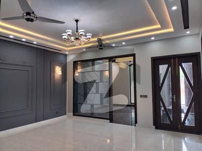 بحریہ ٹاؤن سیکٹر سی بحریہ ٹاؤن,لاہور میں 3 کمروں کا 5 مرلہ مکان 2.0 کروڑ میں برائے فروخت۔ بحریہ ٹاؤن سیکٹر سی بحریہ ٹاؤن,لاہور میں 3 کمروں کا 5 مرلہ مکان 2.0 کروڑ میں برائے فروخت۔