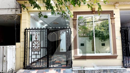 ڈیفینس چوک ڈی ایچ اے ڈیفینس,لاہور میں 3 کمروں کا 3 مرلہ مکان 1.9 کروڑ میں برائے فروخت۔