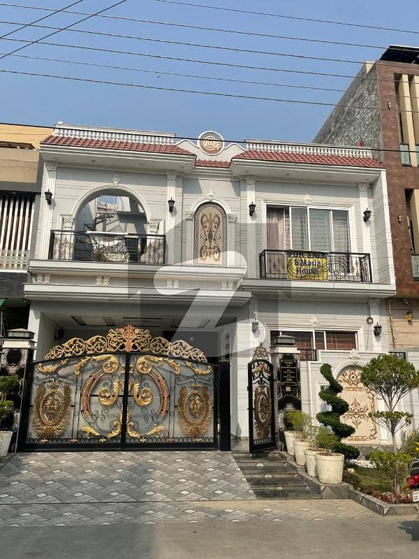 بسم اللہ ہاؤسنگ سکیم جی ٹی روڈ,لاہور میں 5 کمروں کا 8 مرلہ مکان 3.15 کروڑ میں برائے فروخت۔ بسم اللہ ہاؤسنگ سکیم جی ٹی روڈ,لاہور میں 5 کمروں کا 8 مرلہ مکان 3.15 کروڑ میں برائے فروخت۔