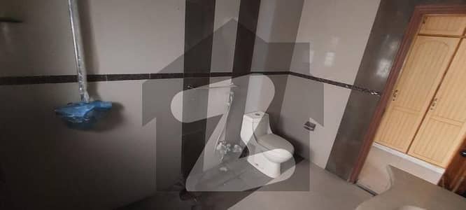 ڈی ایچ اے فیز 3 - بلاک زیڈ فیز 3,ڈیفنس (ڈی ایچ اے),لاہور میں 5 کمروں کا 1 کنال مکان 8.1 کروڑ میں برائے فروخت۔