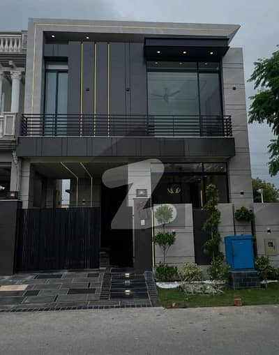 ڈی ایچ اے 9 ٹاؤن ڈیفنس (ڈی ایچ اے),لاہور میں 3 کمروں کا 5 مرلہ مکان 2.1 کروڑ میں برائے فروخت۔