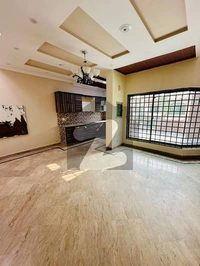 AHMED ASSOCIATES OFFERS 9 MARLA LOOK LIKE BRAND NEW HOUSE FOR SALE IN PCSiR PHASE 2 LAHORE NEAR TO SHUKAT KHANUM HOSPITAL LAHORE.