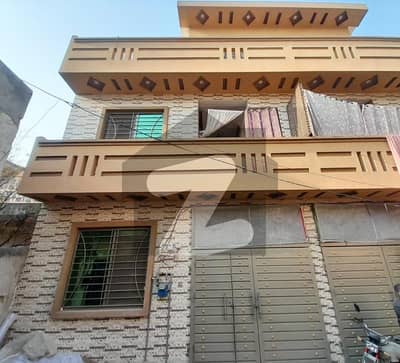 صادق آباد راولپنڈی میں 4 کمروں کا 2 مرلہ مکان 1.7 کروڑ میں برائے فروخت۔