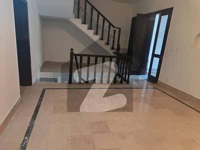 F 8 4 kanal House sale on investor price. F 8 4 kanal House sale on investor price.