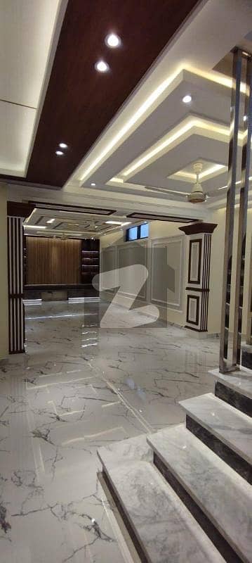 ایف ۔ 7 اسلام آباد میں 8 کمروں کا 1 کنال مکان 18.0 لاکھ میں کرایہ پر دستیاب ہے۔