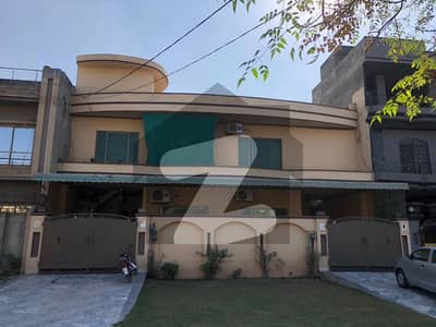 مرغزار آفیسرز کالونی لاہور میں 9 کمروں کا 1 کنال مکان 6.15 کروڑ میں برائے فروخت۔