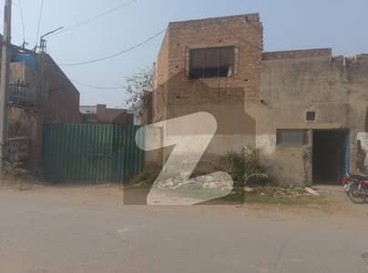 کاہنہ لاہور میں 3 کمروں کا 8 مرلہ عمارت 1.6 کروڑ میں برائے فروخت۔