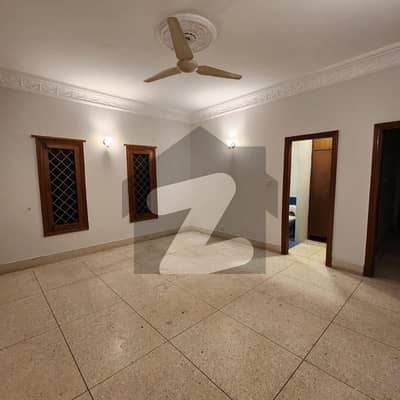 ڈی ایچ اے فیز 6 ڈی ایچ اے ڈیفینس,کراچی میں 3 کمروں کا 1 کنال بالائی پورشن 1.8 لاکھ میں کرایہ پر دستیاب ہے۔