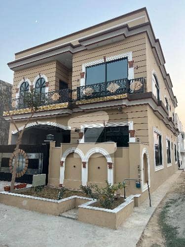 فیصل ٹاؤن - ایف ۔ 18 اسلام آباد میں 6 کمروں کا 8 مرلہ مکان 4.0 کروڑ میں برائے فروخت۔