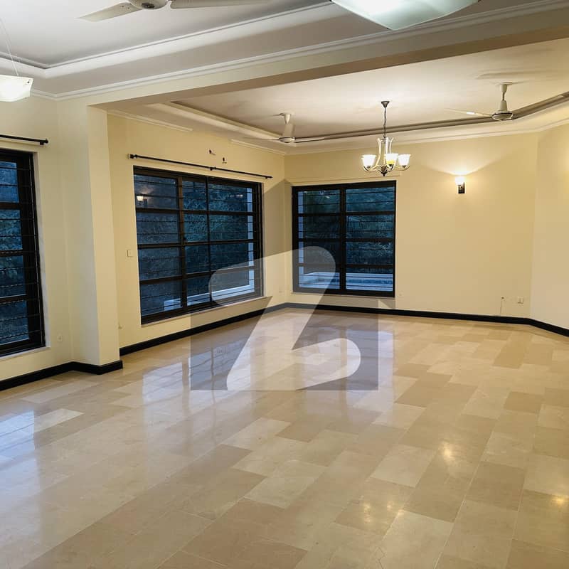 ایف ۔ 7 اسلام آباد میں 4 کمروں کا 1 کنال مکان 4.5 لاکھ میں کرایہ پر دستیاب ہے۔