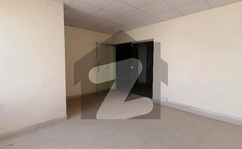 Mm Alam Rod Hot Location Near Tahzeeb Bakery