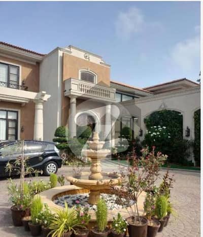 3023 sq yard old bungalow