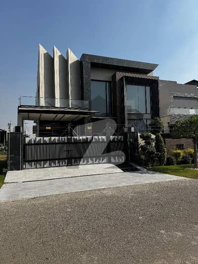 Modern Luxury | 1-Kanal Contemporary Masterpiece | Sleek Design | Premium Finishes