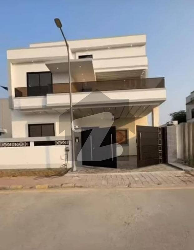 نور گارڈن جی ٹی روڈ,گجرات میں 5 کمروں کا 10 مرلہ مکان 4.25 کروڑ میں برائے فروخت۔