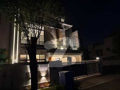 بحریہ آرچرڈ فیز 1 ۔ سدرن بحریہ آرچرڈ فیز 1,بحریہ آرچرڈ,لاہور میں 4 کمروں کا 10 مرلہ مکان 3.55 کروڑ میں برائے فروخت۔