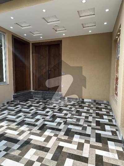 بحریہ نشیمن لاہور میں 3 کمروں کا 6 مرلہ مکان 1.76 کروڑ میں برائے فروخت۔ بحریہ نشیمن لاہور میں 3 کمروں کا 6 مرلہ مکان 1.76 کروڑ میں برائے فروخت۔