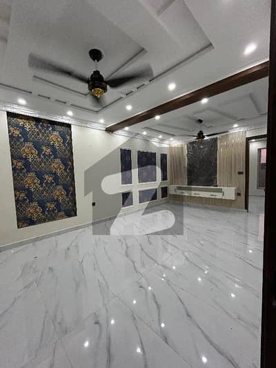 بحریہ نشیمن لاہور میں 5 کمروں کا 5 مرلہ مکان 95.0 ہزار میں کرایہ پر دستیاب ہے۔