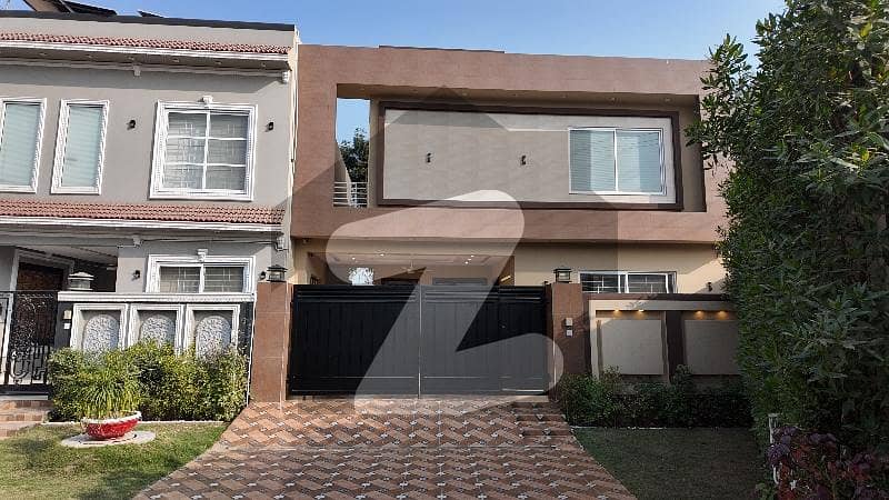 لیک سٹی میڈوز لاہور میں 7 کمروں کا 11 مرلہ مکان 4.4 کروڑ میں برائے فروخت۔