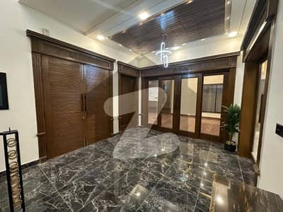 رائل آرچرڈ ملتان پبلک سکول روڈ,ملتان میں 4 کمروں کا 5 مرلہ مکان 2.0 کروڑ میں برائے فروخت۔