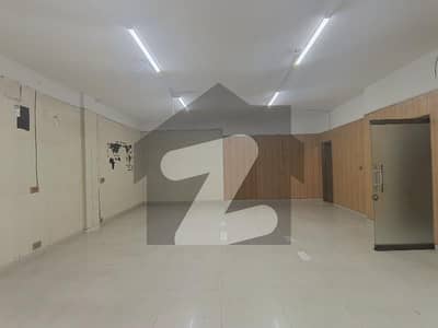 ڈی ایچ اے فیز 5 - ڈبل سی اے بلاک فیز 5,ڈیفنس (ڈی ایچ اے),لاہور میں 4 مرلہ دفتر 1.1 لاکھ میں برائے فروخت۔