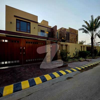 ڈی ایچ اے فیز 8 ڈی ایچ اے ڈیفینس,کراچی میں 7 کمروں کا 2 کنال مکان 37.0 کروڑ میں برائے فروخت۔