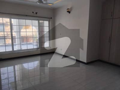 ای ۔ 11 اسلام آباد میں 3 کمروں کا 1 کنال بالائی پورشن 1.5 لاکھ میں کرایہ پر دستیاب ہے۔