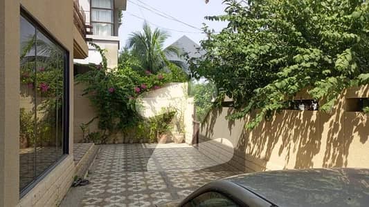 ڈی ایچ اے فیز 8 ڈی ایچ اے ڈیفینس,کراچی میں 6 کمروں کا 1 کنال مکان 5.0 لاکھ میں کرایہ پر دستیاب ہے۔