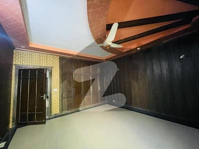 جوہر ٹاؤن لاہور میں 5 کمروں کا 12 مرلہ مکان 2.1 لاکھ میں کرایہ پر دستیاب ہے۔ جوہر ٹاؤن لاہور میں 5 کمروں کا 12 مرلہ مکان 2.1 لاکھ میں کرایہ پر دستیاب ہے۔