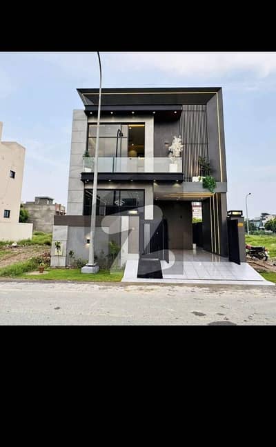 ڈی ایچ اے 9 ٹاؤن ۔ بلاک بی ڈی ایچ اے 9 ٹاؤن,ڈیفنس (ڈی ایچ اے),لاہور میں 3 کمروں کا 5 مرلہ مکان 2.5 کروڑ میں برائے فروخت۔