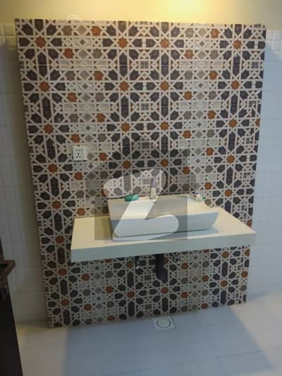 واپڈا سٹی ۔ بلاک سی واپڈا سٹی,فیصل آباد میں 3 کمروں کا 15 مرلہ بالائی پورشن 4.75 کروڑ میں برائے فروخت۔