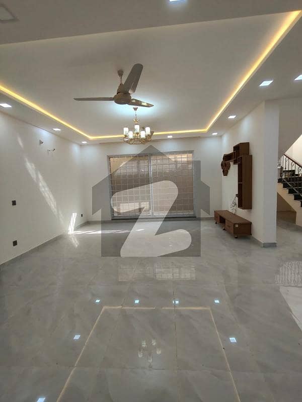 ای ۔ 11 اسلام آباد میں 4 کمروں کا 1 کنال بالائی پورشن 2.5 لاکھ میں کرایہ پر دستیاب ہے۔