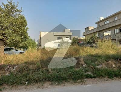 جی ۔ 13 اسلام آباد میں 10 مرلہ رہائشی پلاٹ 6.3 کروڑ میں برائے فروخت۔