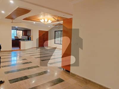 ای ۔ 11 اسلام آباد میں 4 کمروں کا 1 کنال بالائی پورشن 1.7 لاکھ میں کرایہ پر دستیاب ہے۔