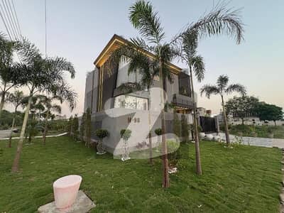 فارمانئیٹس ہاؤسنگ سکیم لاہور میں 5 کمروں کا 10 مرلہ مکان 4.3 کروڑ میں برائے فروخت۔