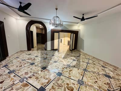 F10 DOUBLE STOERY HOUSE 5 BEDS SERVANT QUARTER TOP LOCATION BEAUTIFUL STREET