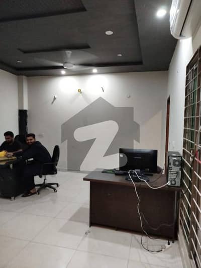6 MARLA FIRST FLOOR FOR RENT IN MILITARY ACCOUNT MAIN COLLEGE ROAD LHR