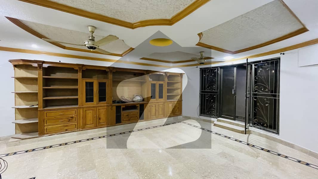 Beautiful 3Bed Open Basment Available For Rent Ideal Location F11