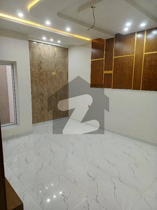 ایڈن ایگزیکیٹو ایڈن گارڈنز,فیصل آباد میں 3 کمروں کا 4 مرلہ مکان 1.6 کروڑ میں برائے فروخت۔