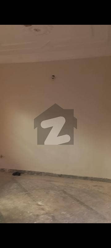 لہتاراڑ روڈ اسلام آباد میں 8 کمروں کا 8 مرلہ مکان 1.0 لاکھ میں کرایہ پر دستیاب ہے۔