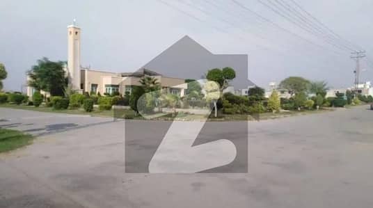 10 MARLA PLOT D BLOCK HOT LOCATION