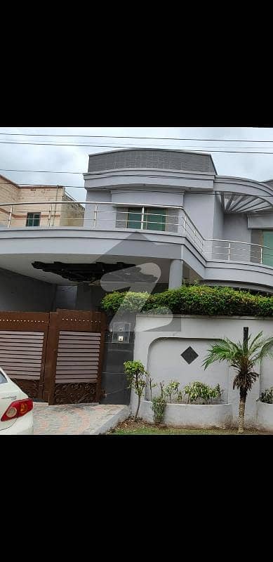 مدینہ ٹاؤن سرگودھا میں 4 کمروں کا 10 مرلہ مکان 4.2 کروڑ میں برائے فروخت۔