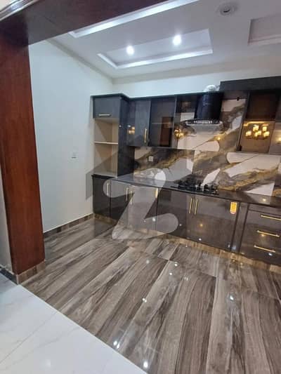 واپڈا ٹاؤن فیز 1 واپڈا ٹاؤن,لاہور میں 6 کمروں کا 10 مرلہ مکان 5.25 کروڑ میں برائے فروخت۔