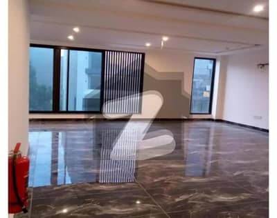 ڈیفینس رایا ڈی ایچ اے ڈیفینس,لاہور میں 8 مرلہ دفتر 1.3 لاکھ میں کرایہ پر دستیاب ہے۔